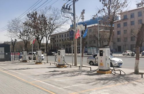 Dernières nouvelles de l'entreprise DOOR Energy lance des solutions mondiales de recharge de véhicules électriques: le chargeur de voiture mobile et le chargeur de véhicule électrique portable