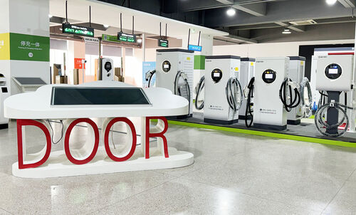 Dernières nouvelles de l'entreprise Un nouvel outil d'assistance routière : haute puissance, réponse rapide - Door Energy redéfinit la « recharge sur le bord de la route »