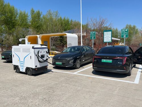 Derniers blogs de l'entreprise sur Solution de recharge intelligente pour autoroutes livrée | Le robot de recharge mobile de Door alimente les voyages de vacances
